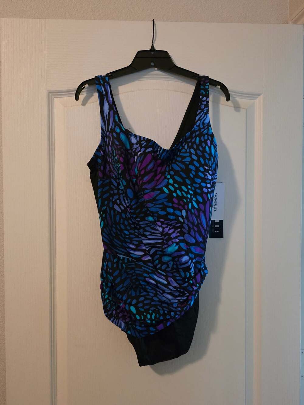 NWT Longitude Women's Abstract Print One-Piece Swimsuit Size 22